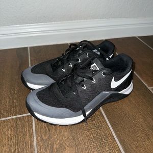 Nike Shoes. Flywire Trainers. Size 8. Like New